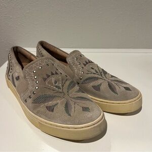 FRYE Ivy ASH Suede EMBROIDERED and STUDDED Western Motif SLIP ON Shoes WOMEN’S 8